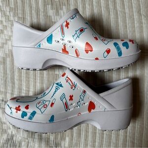 Shoes For Crews Clogs Slip On Nurse Doctor Graphic Print Womens Size 8